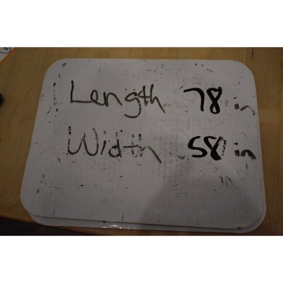 Vintage Oval Cotton Christmas Holiday Tablecloth Green Red Holly Size 78x58 - Picture 2 of 3